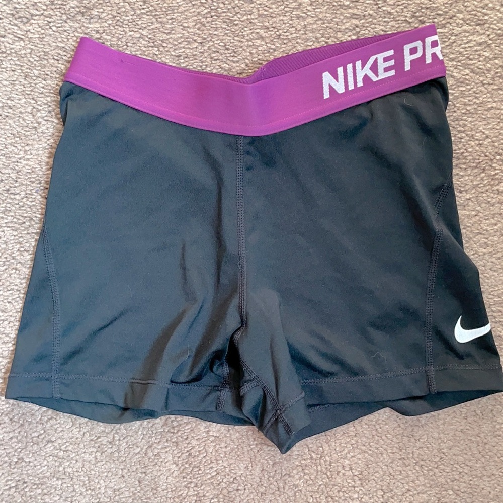 Nike pro shorts, like new!